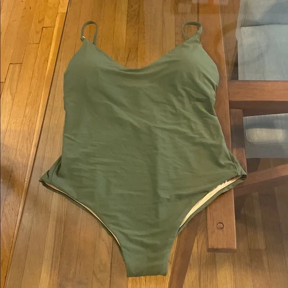 Bathing suits - Picture 3 of 4